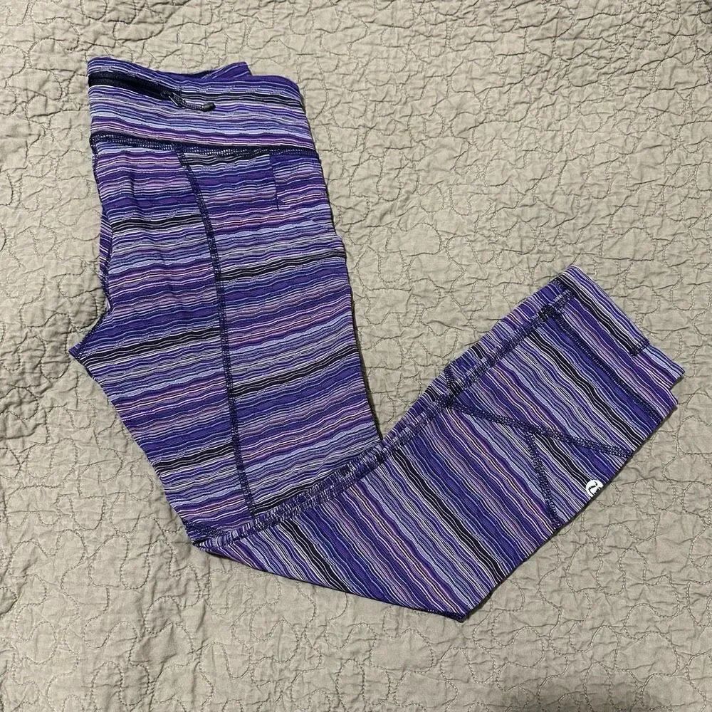 Lululemon athletica, Capri leggings with cell phone pocket size 4 A617